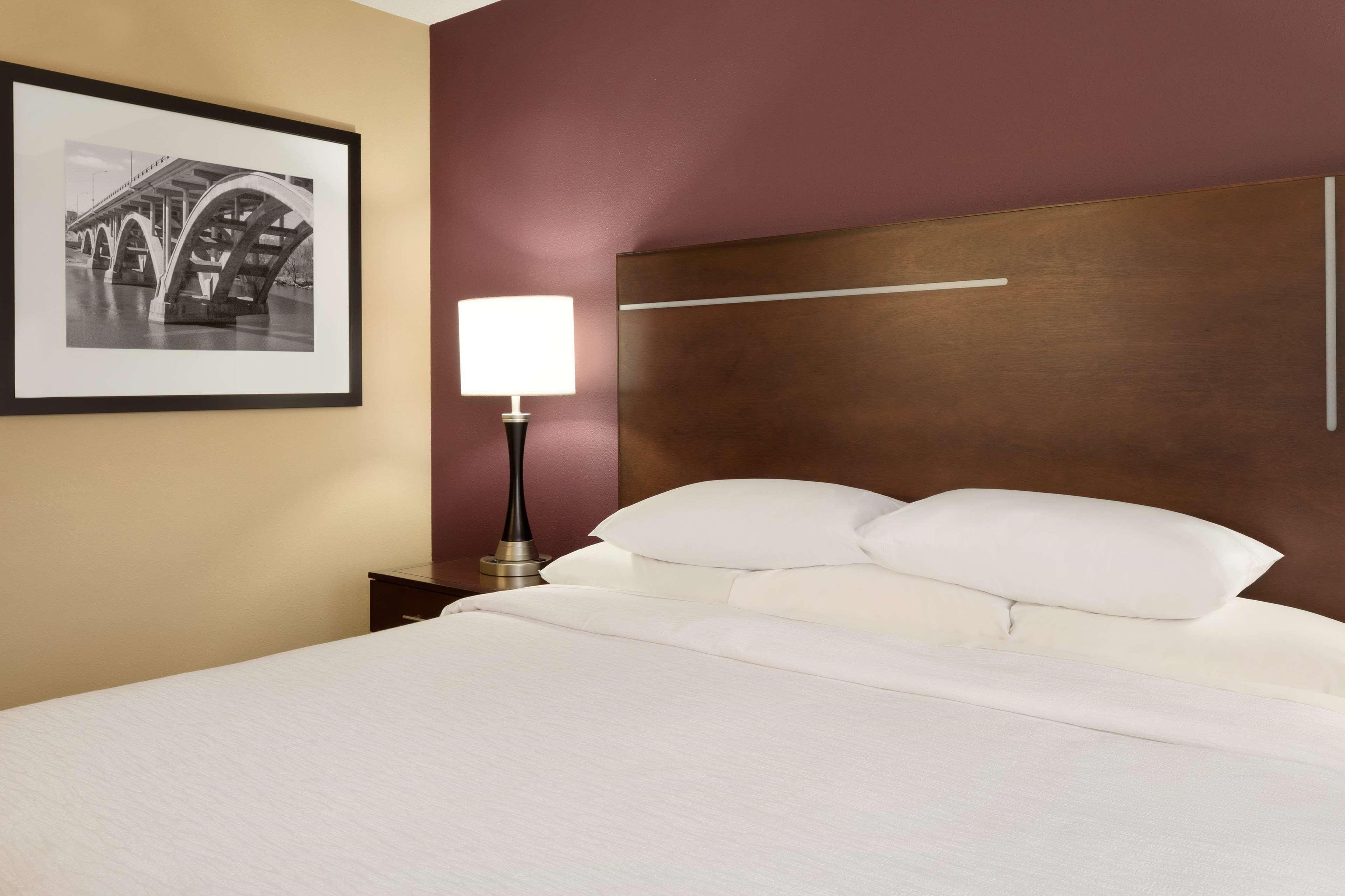Embassy Suites Des Moines Downtown Экстерьер фото