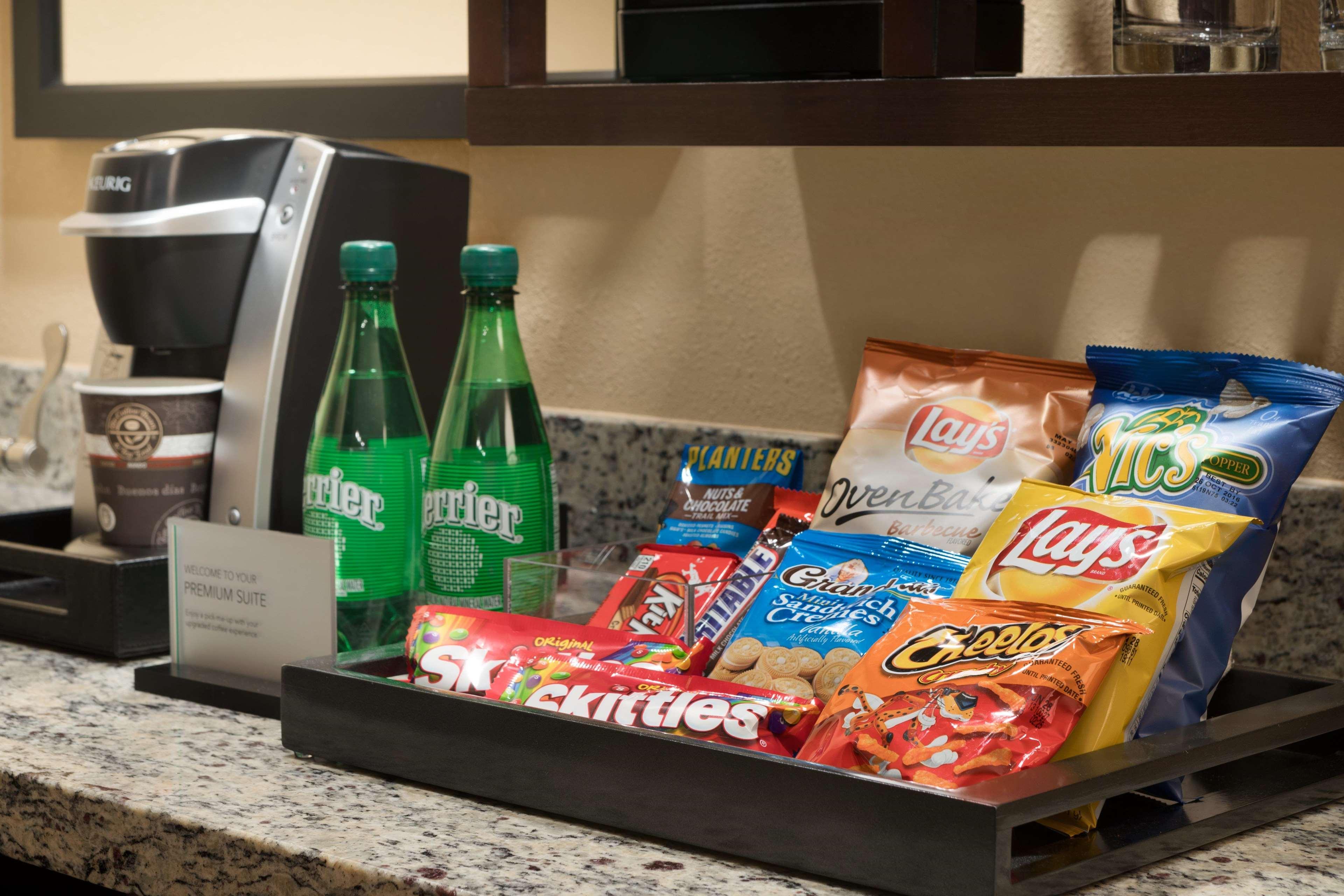Embassy Suites Des Moines Downtown Экстерьер фото