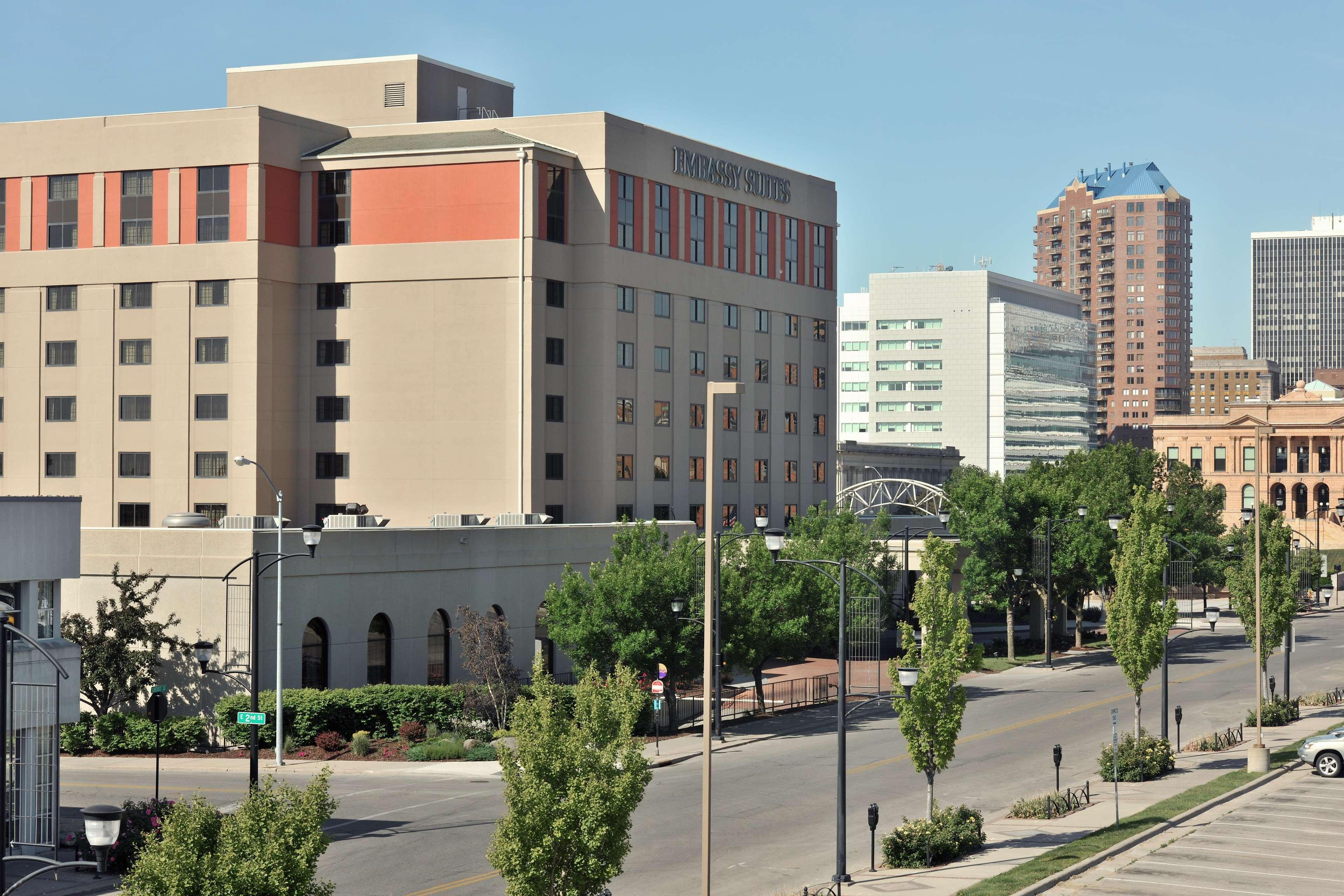 Embassy Suites Des Moines Downtown Экстерьер фото