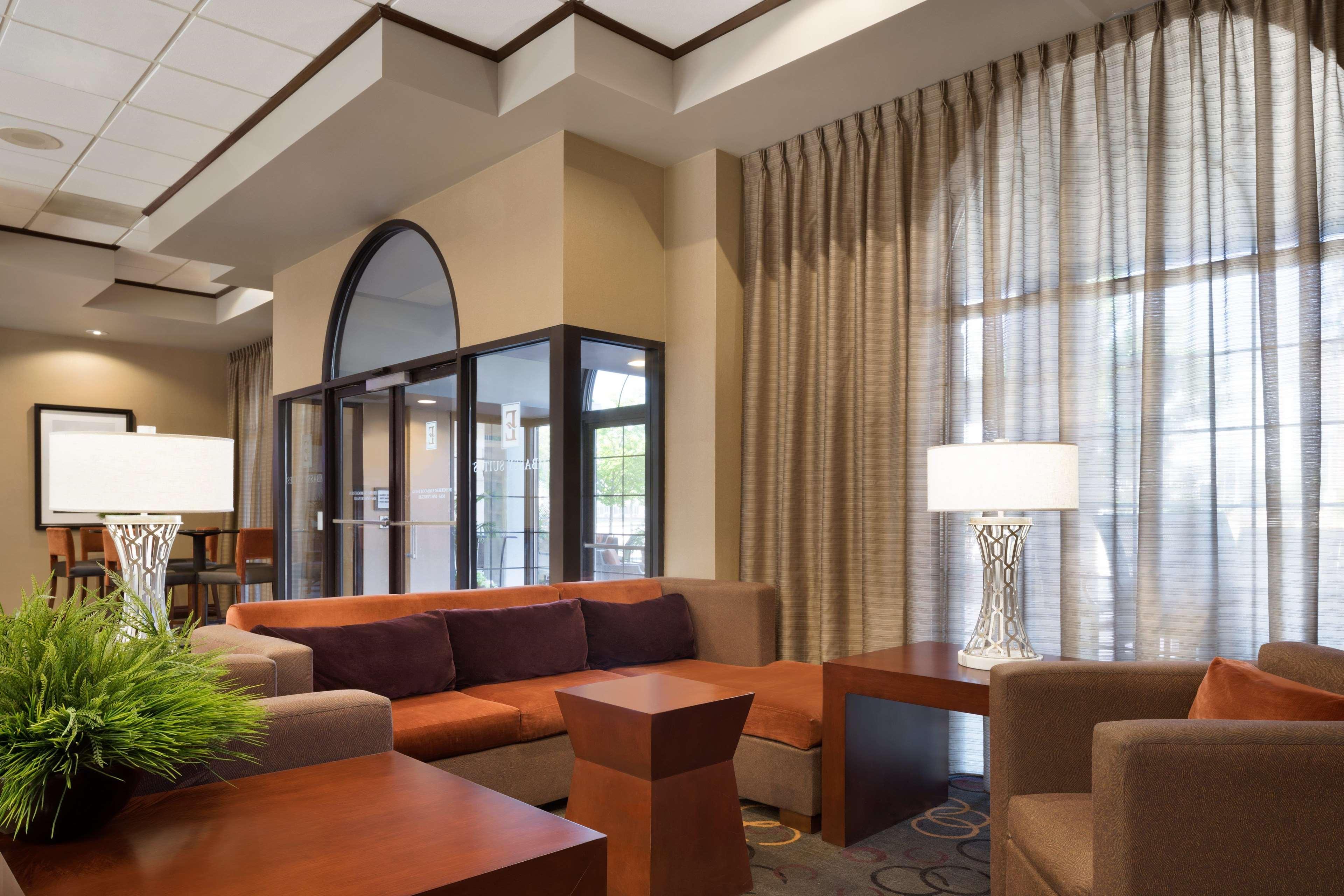 Embassy Suites Des Moines Downtown Экстерьер фото
