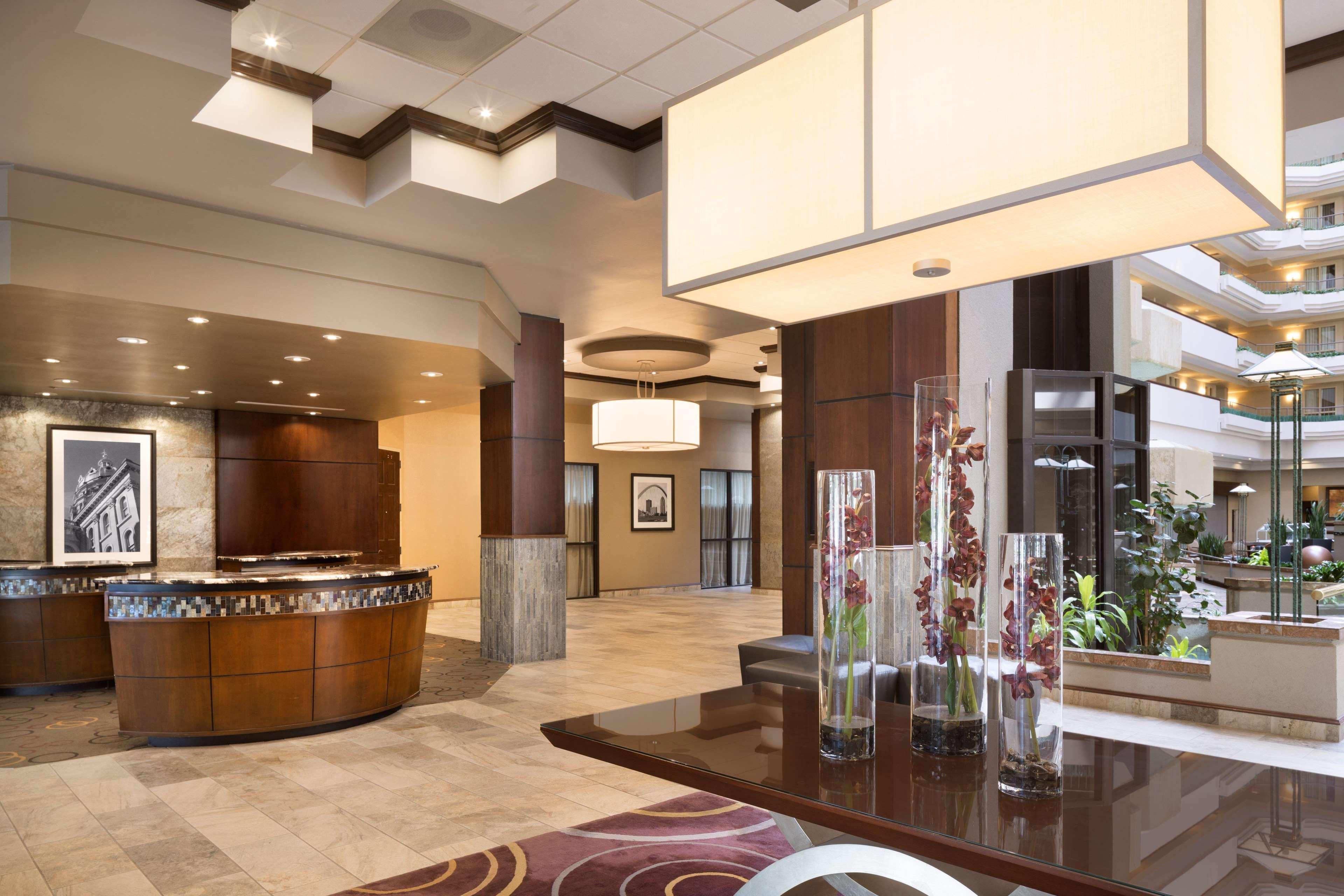 Embassy Suites Des Moines Downtown Экстерьер фото