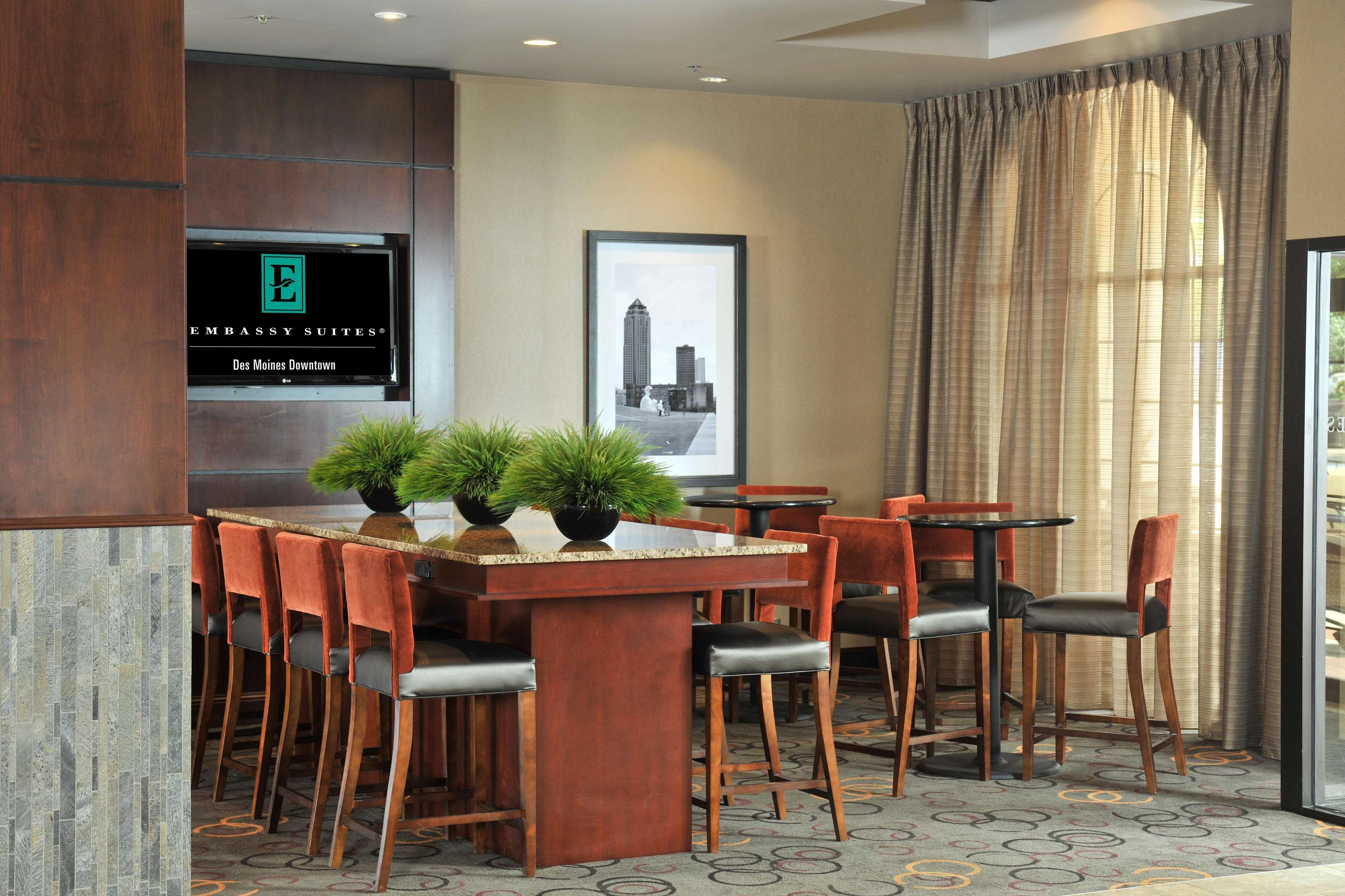 Embassy Suites Des Moines Downtown Экстерьер фото