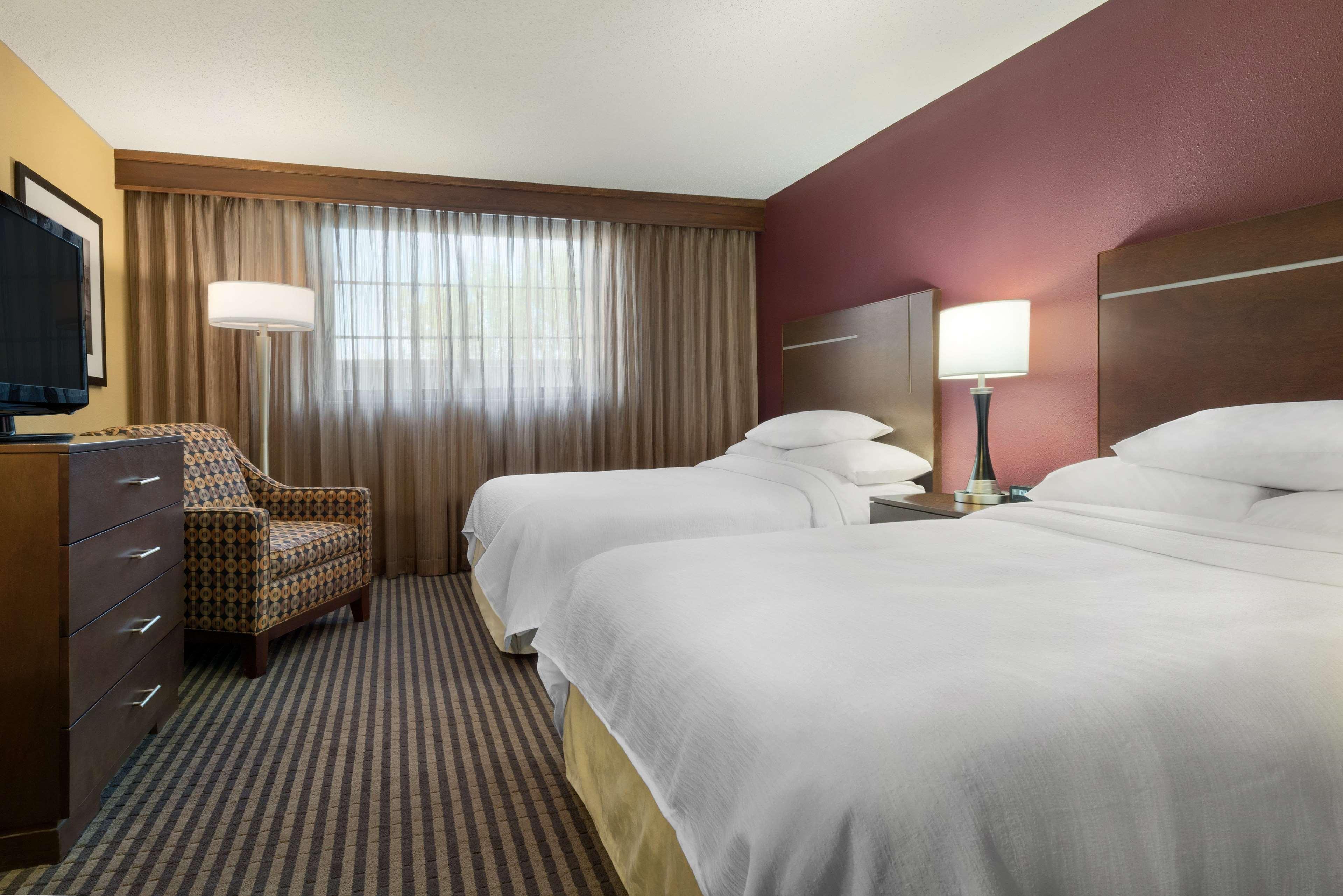 Embassy Suites Des Moines Downtown Экстерьер фото