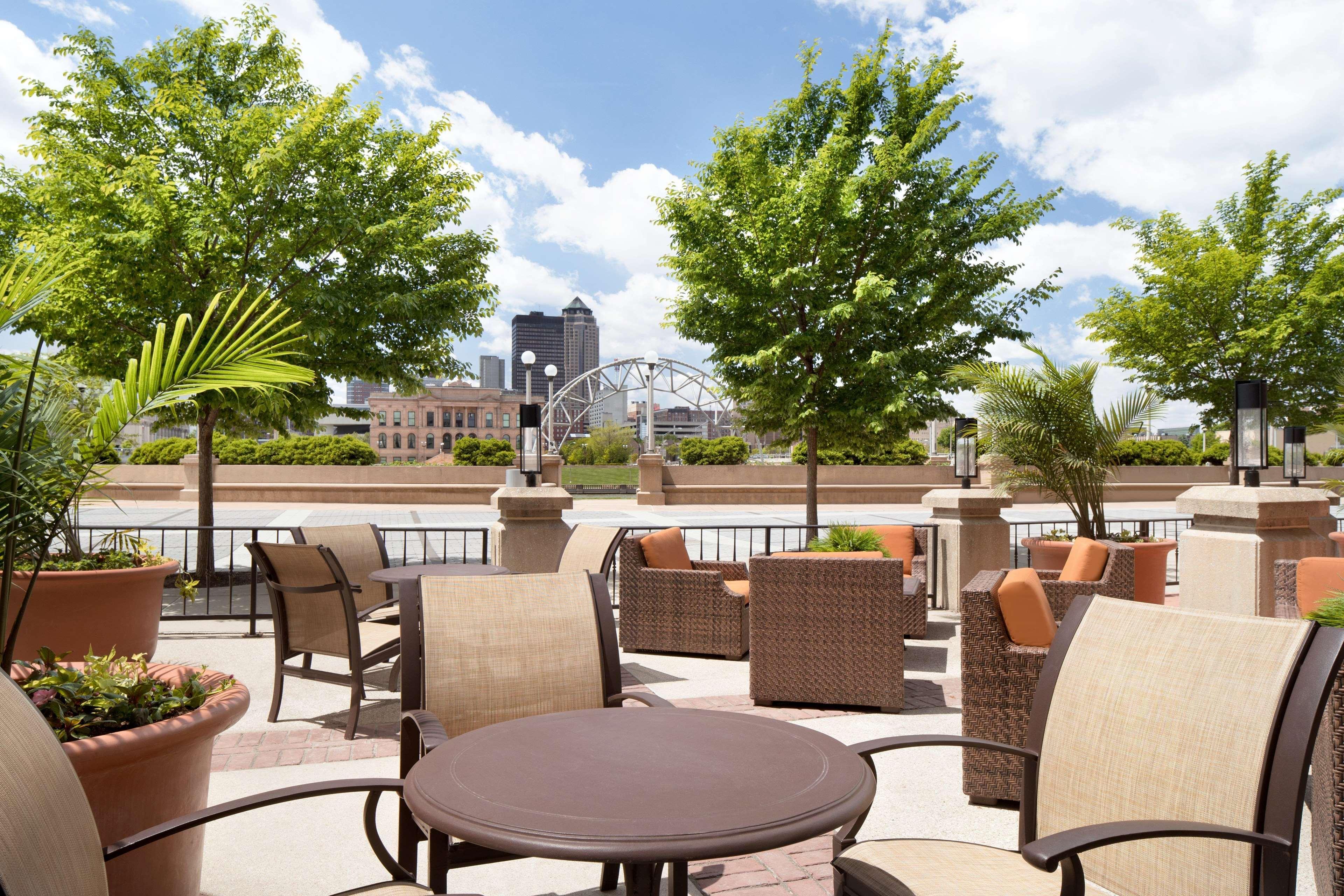 Embassy Suites Des Moines Downtown Экстерьер фото