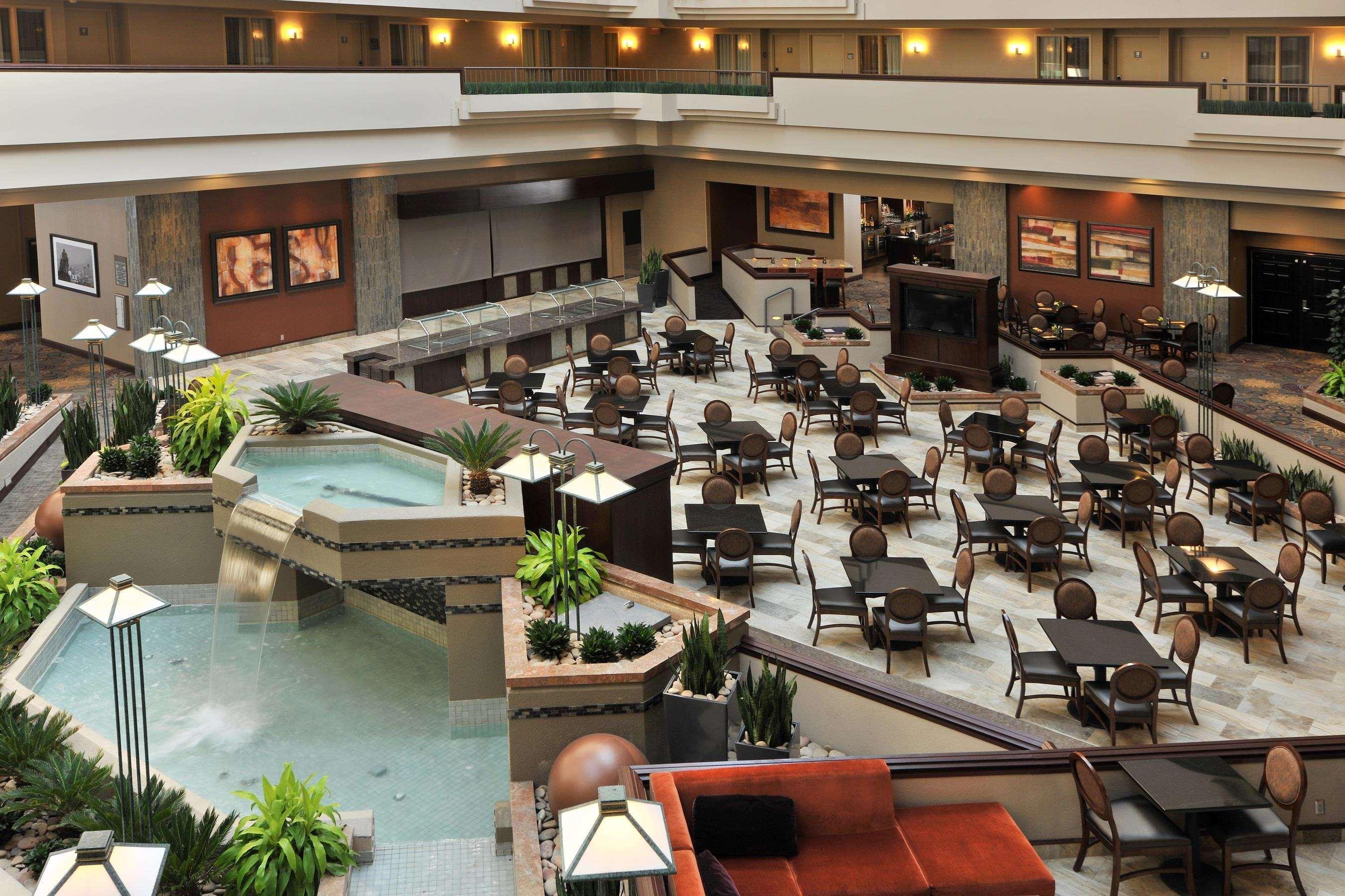 Embassy Suites Des Moines Downtown Экстерьер фото