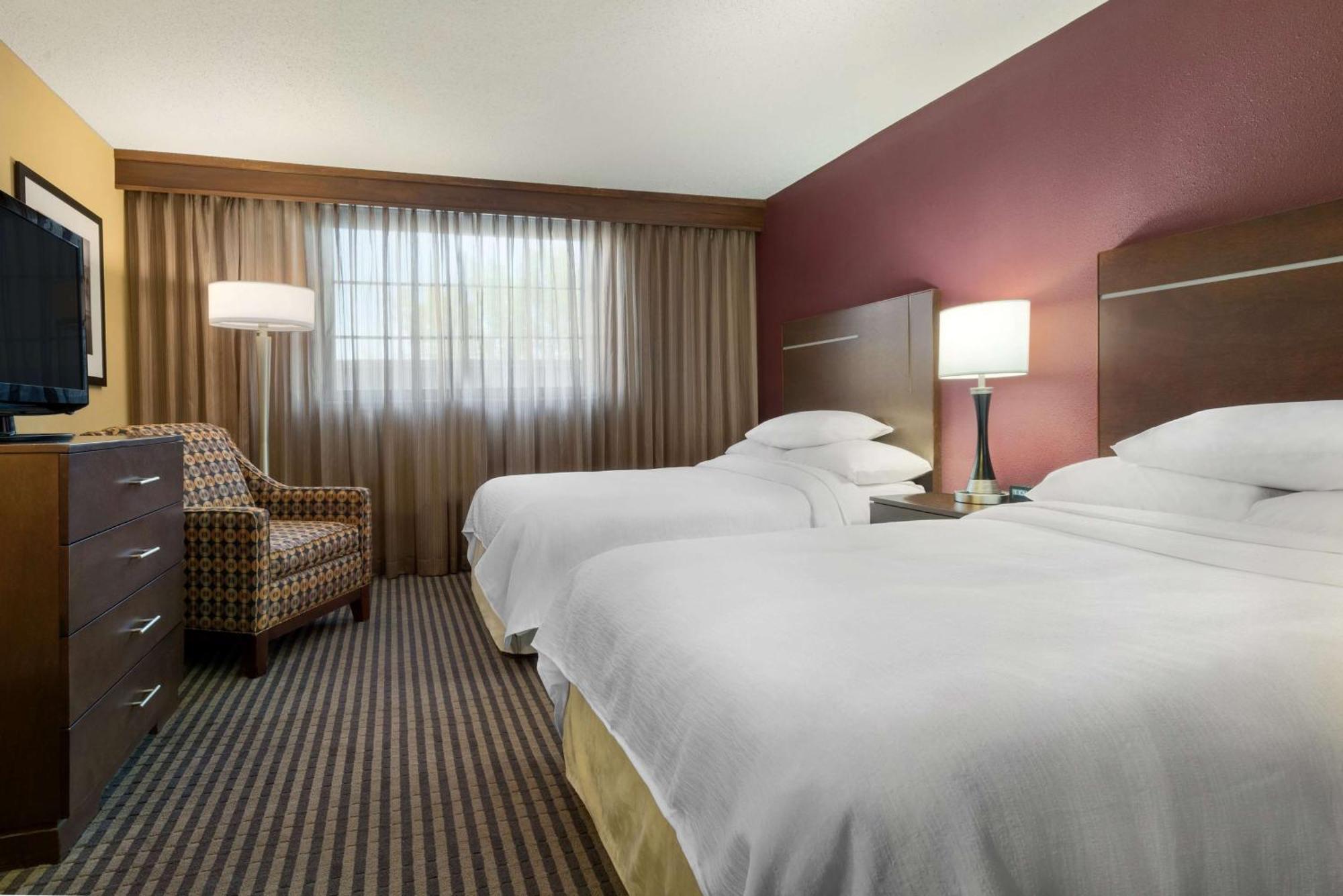 Embassy Suites Des Moines Downtown Экстерьер фото
