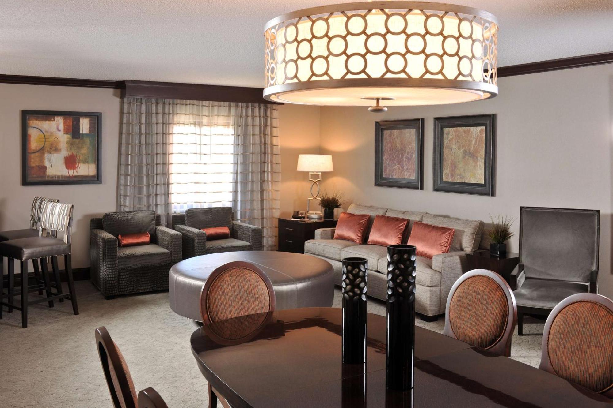 Embassy Suites Des Moines Downtown Экстерьер фото