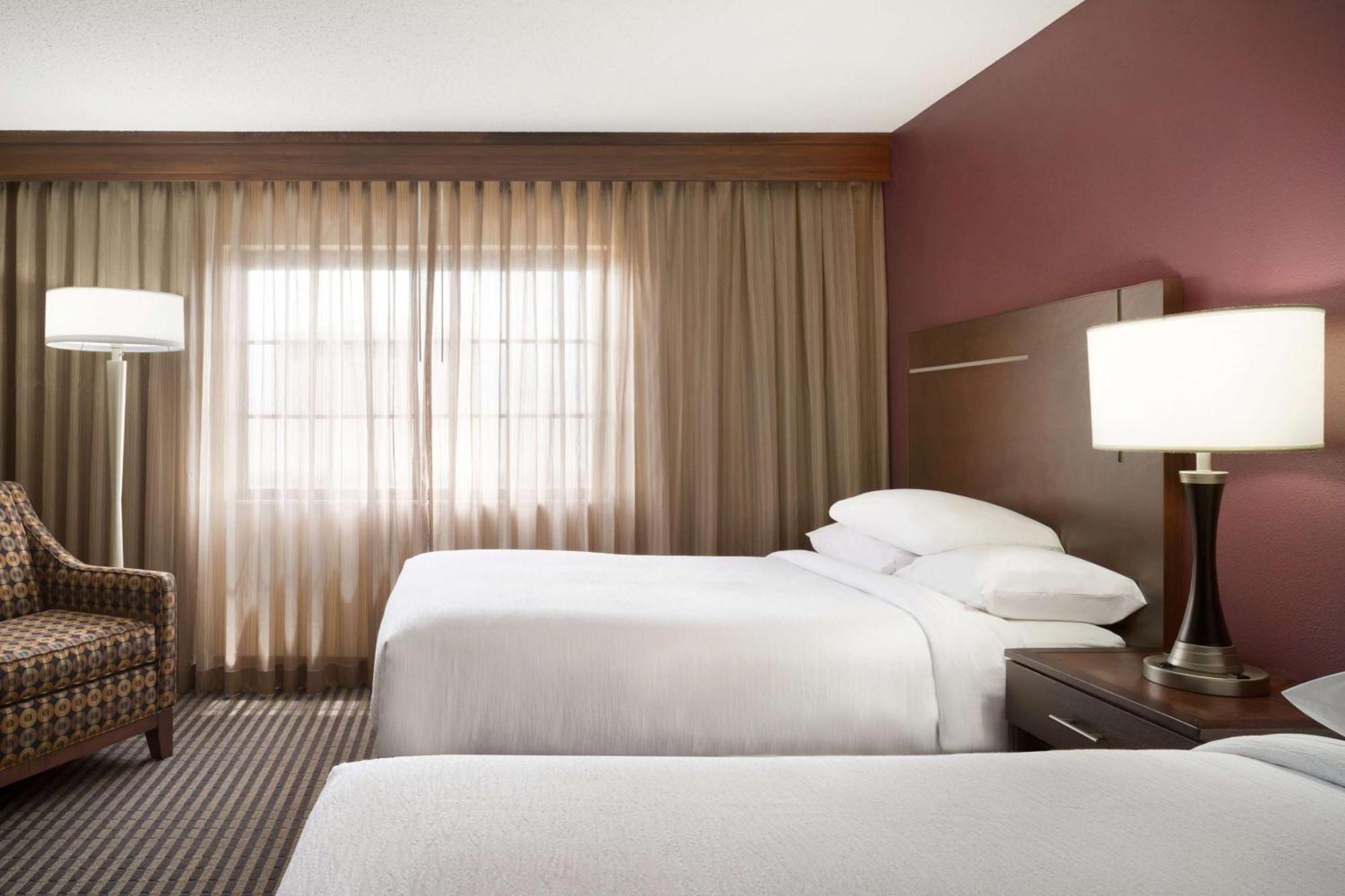 Embassy Suites Des Moines Downtown Экстерьер фото