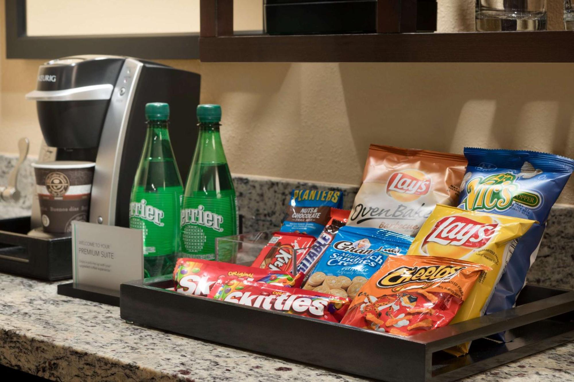 Embassy Suites Des Moines Downtown Экстерьер фото