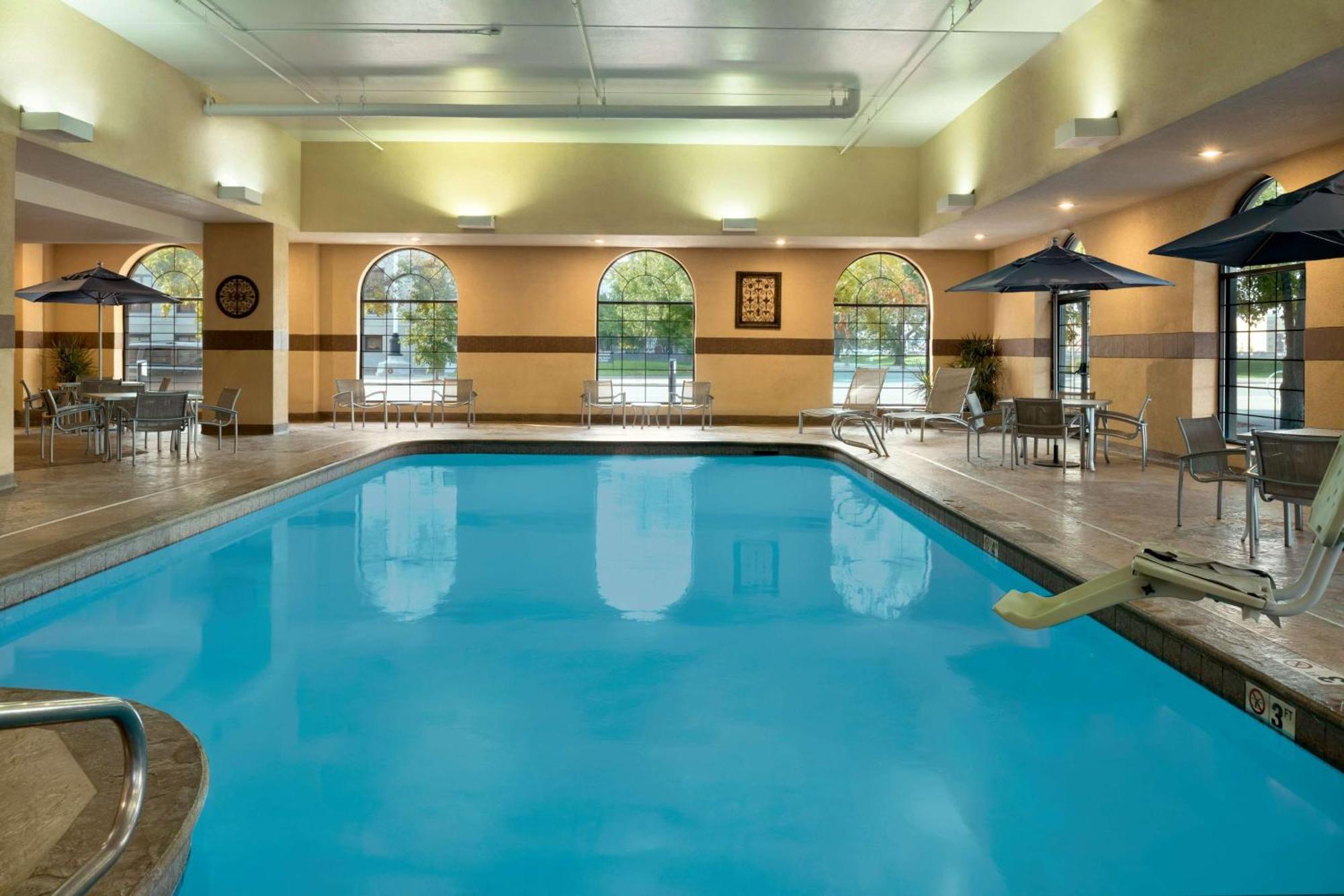 Embassy Suites Des Moines Downtown Экстерьер фото