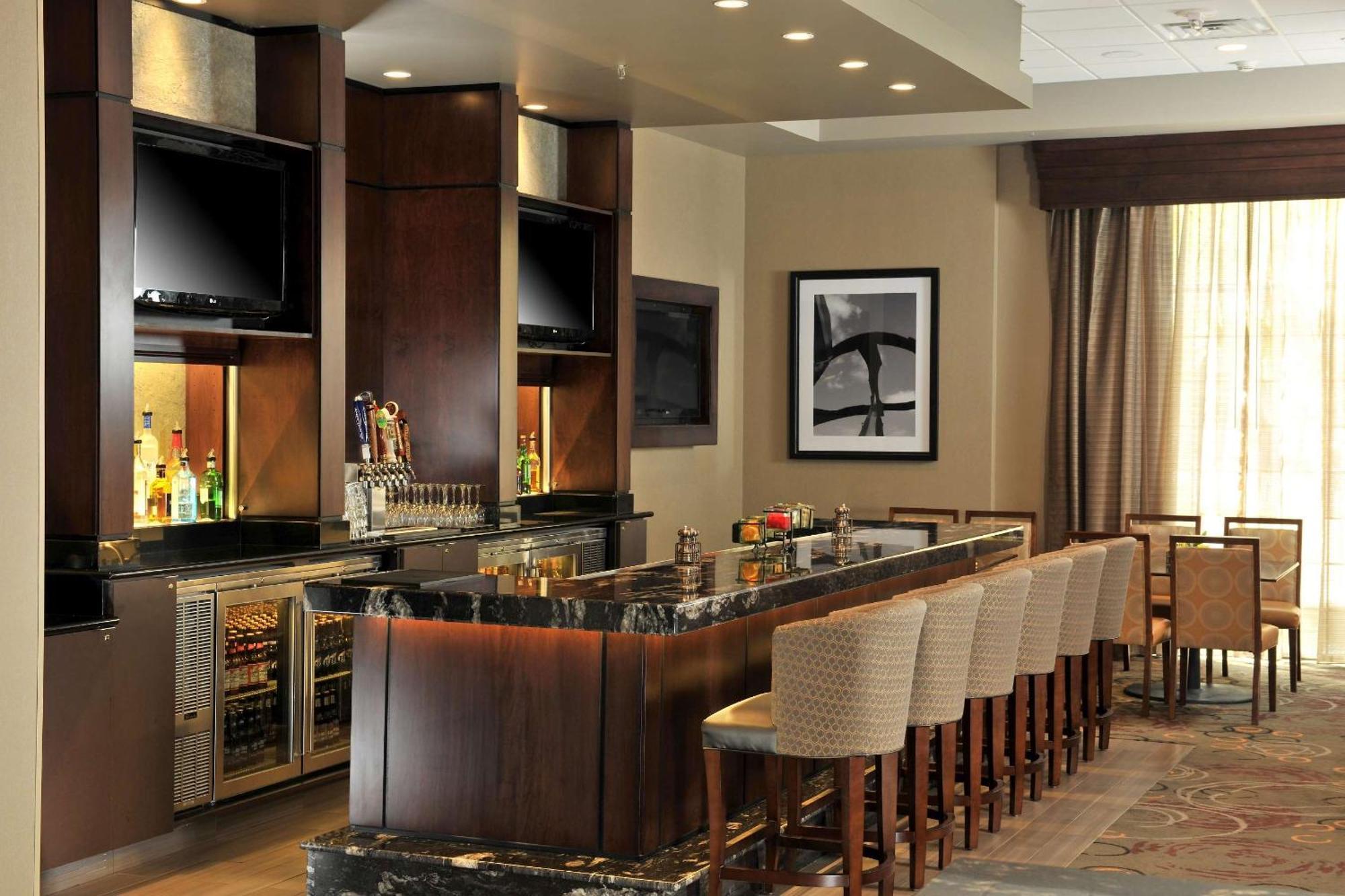 Embassy Suites Des Moines Downtown Экстерьер фото