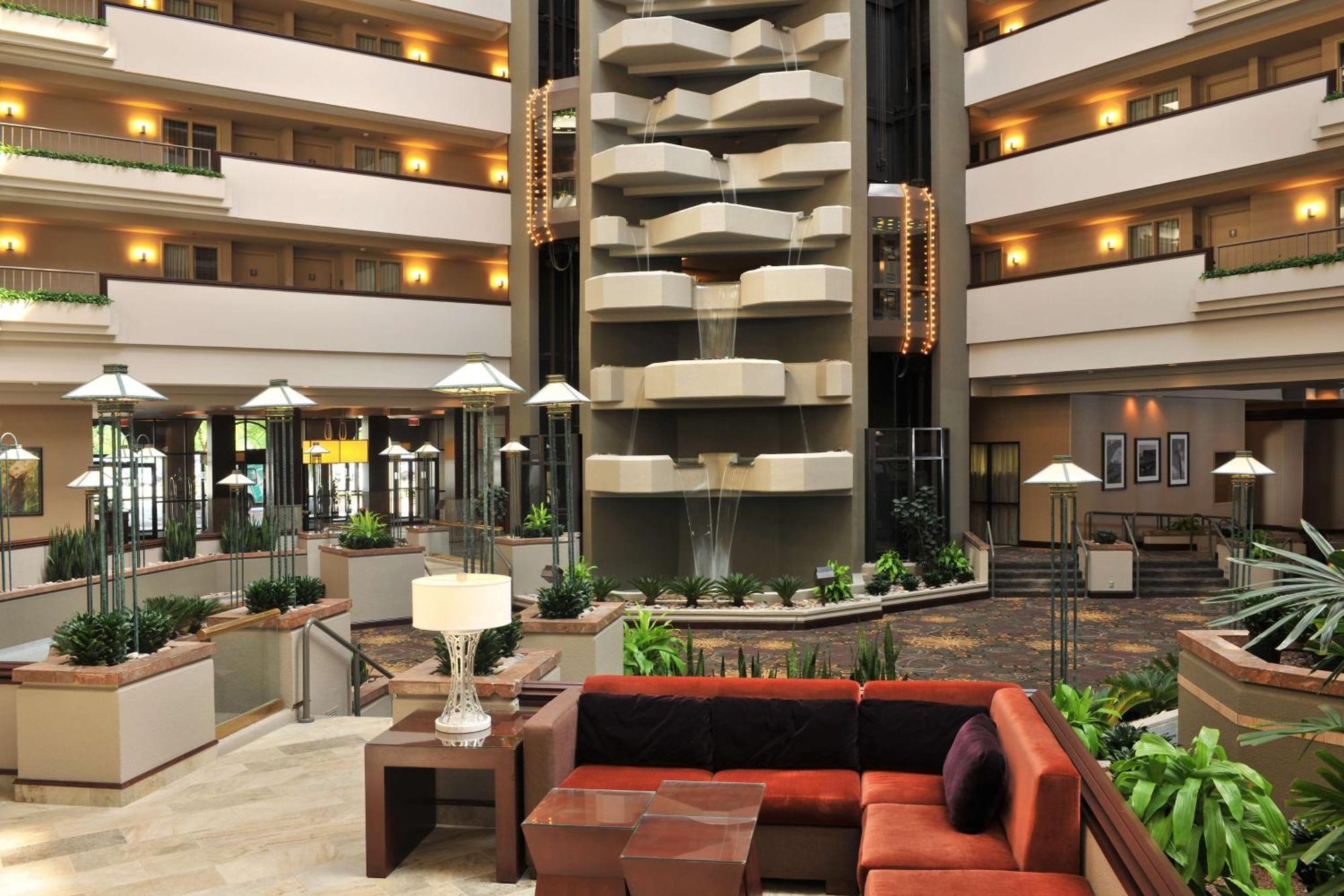 Embassy Suites Des Moines Downtown Экстерьер фото