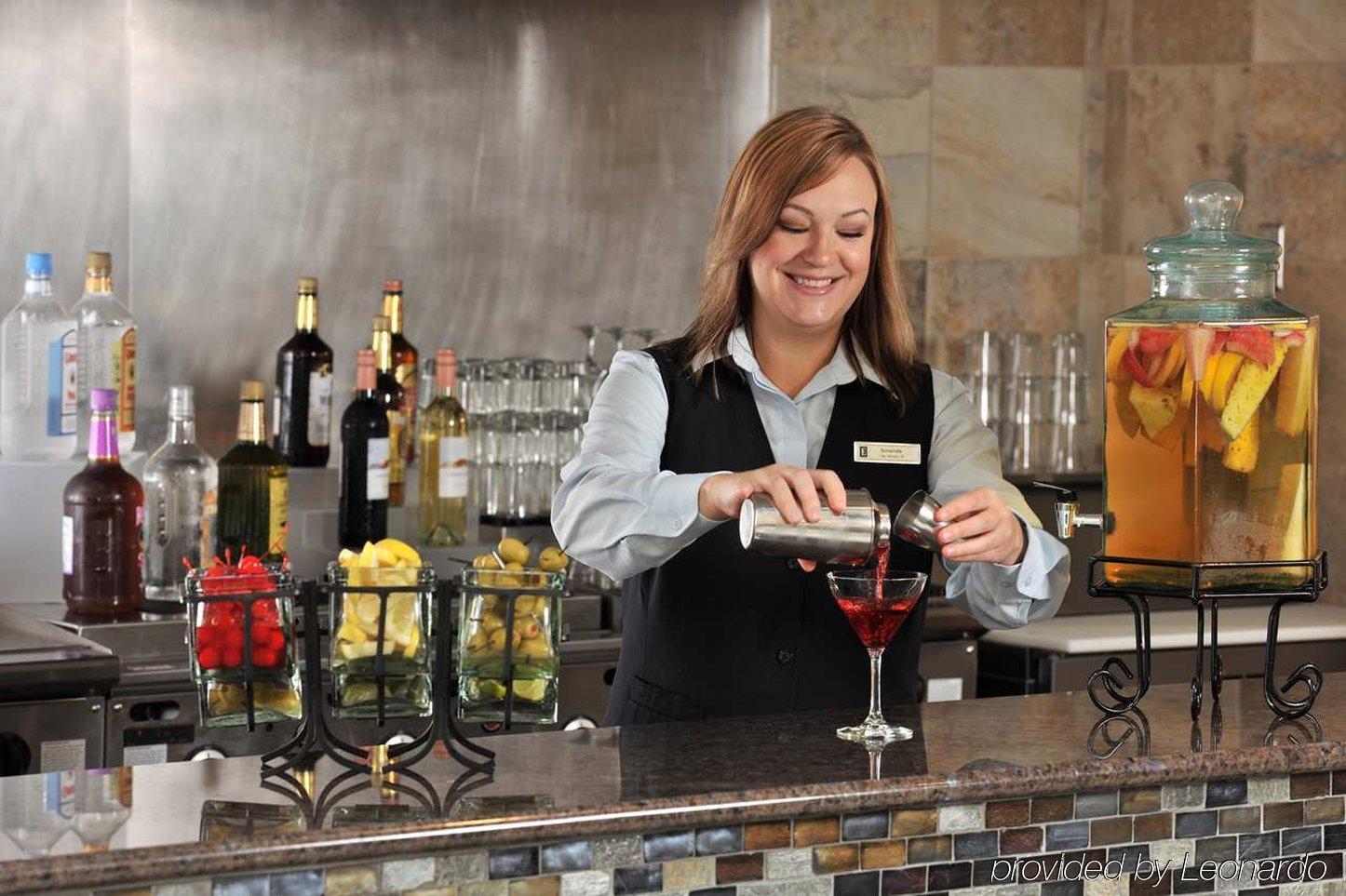 Embassy Suites Des Moines Downtown Экстерьер фото
